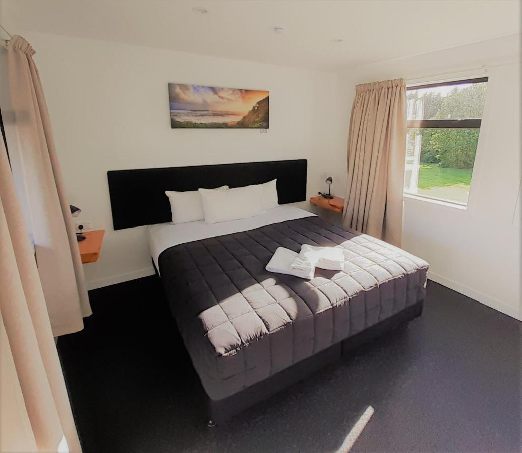 Last Light Lodge Tuatapere ภายนอก รูปภาพ