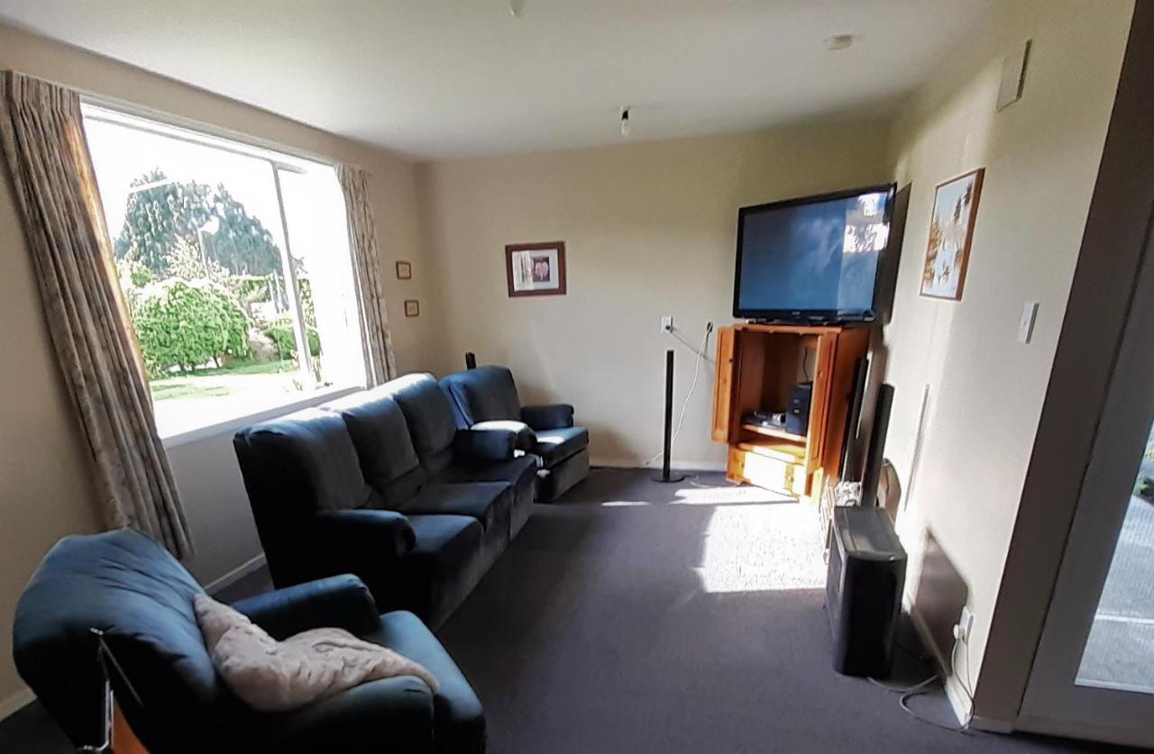 Last Light Lodge Tuatapere ภายนอก รูปภาพ