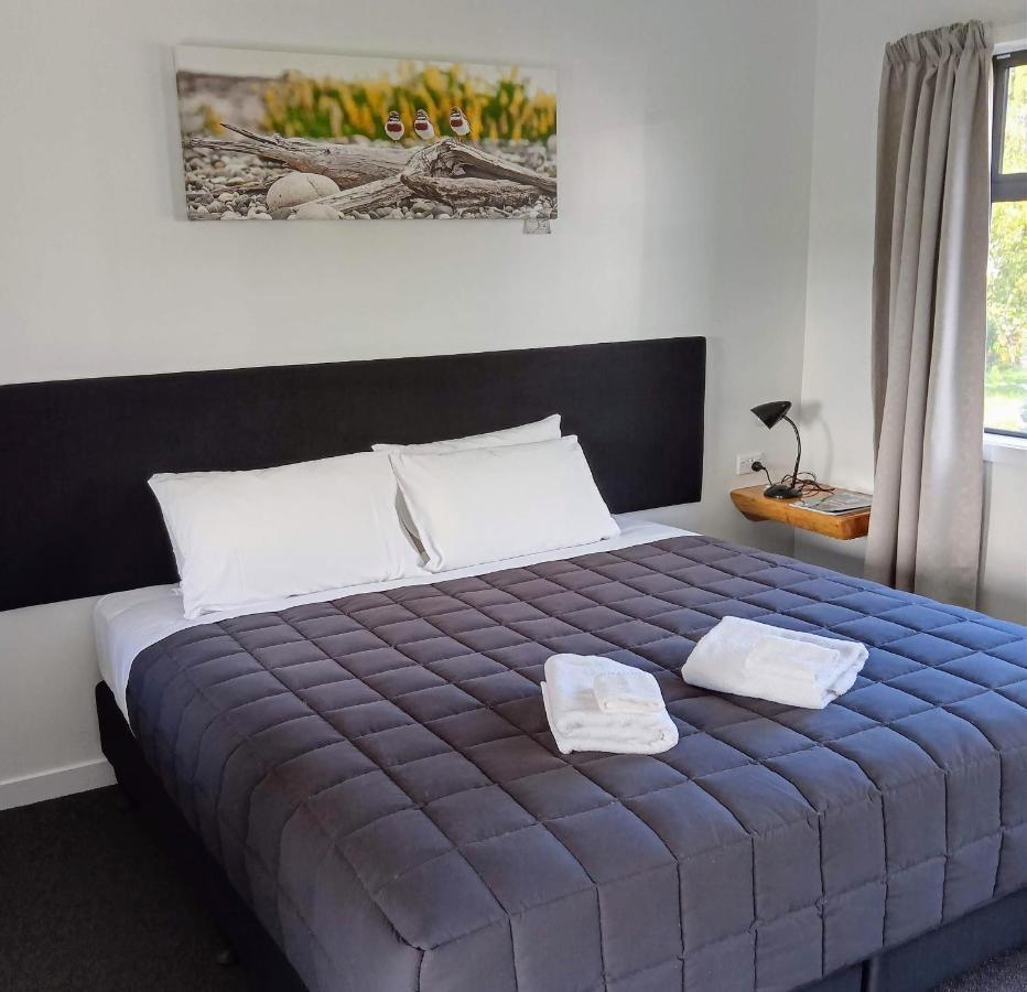 Last Light Lodge Tuatapere ภายนอก รูปภาพ